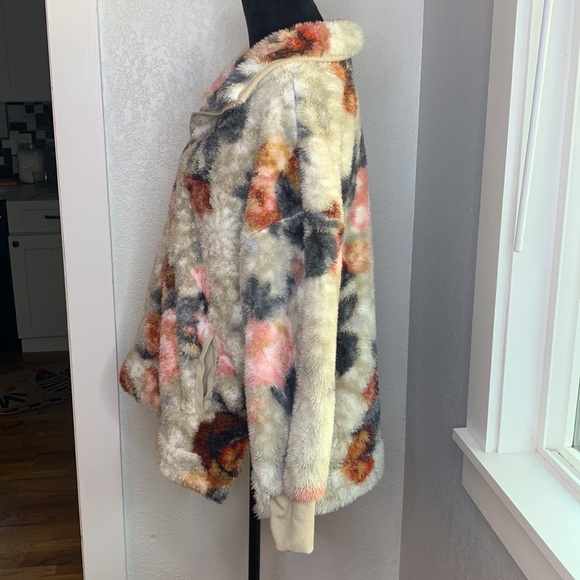 LulaRoe high pile floral cream fleece pullover pockets oversize - Picture 3 of 5